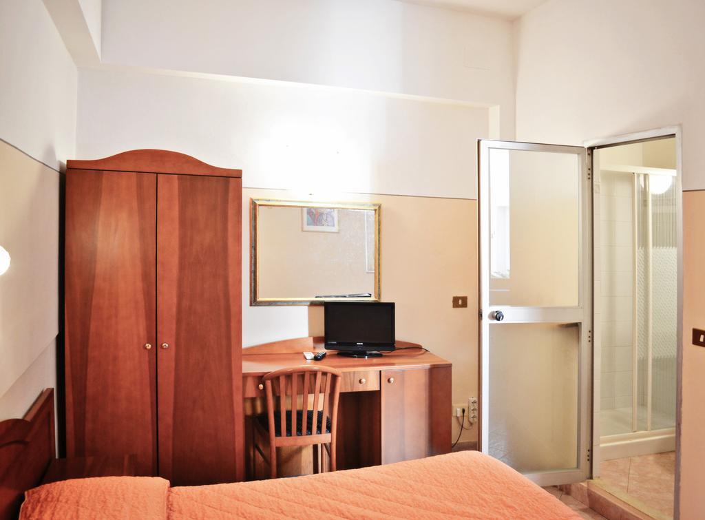 Hotel Arno Bellariva Florence Room photo